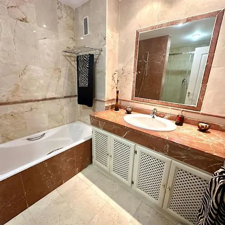 En Hacienda Del Sol A 300 Metros De Playa Lägenhet Estepona